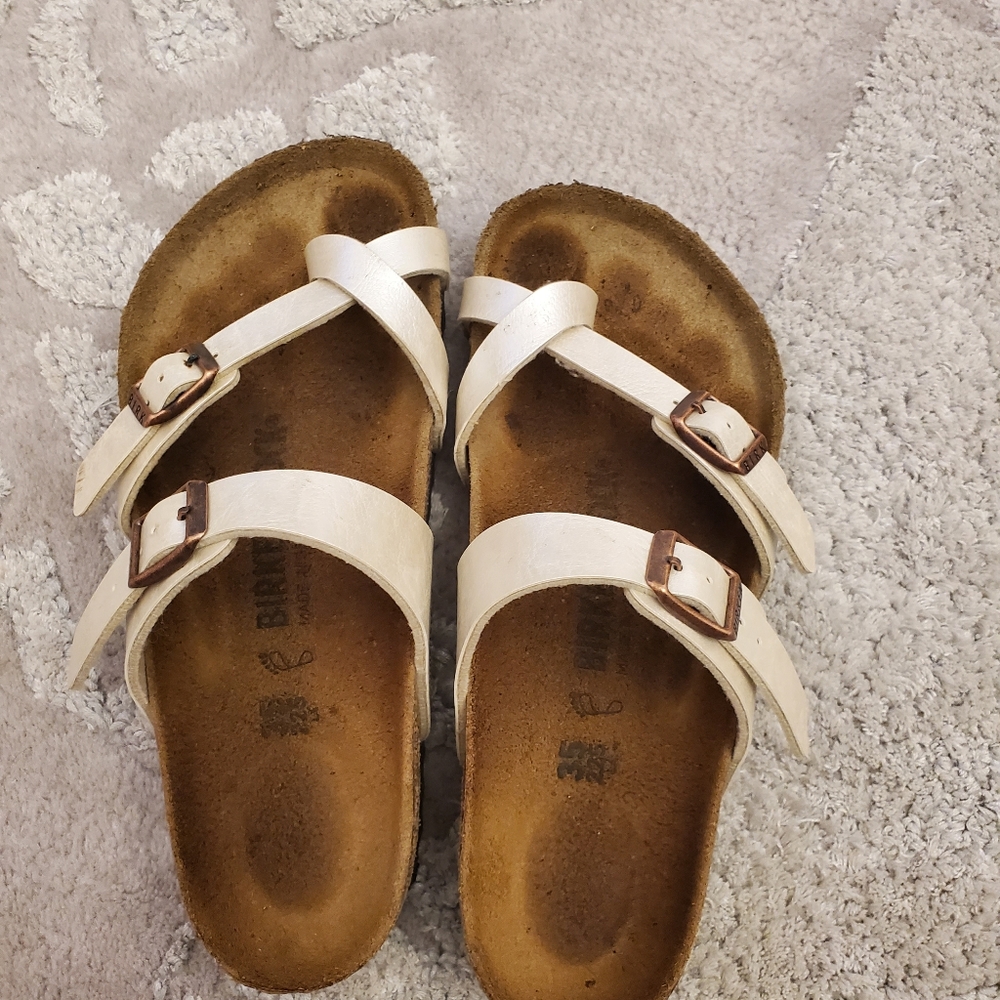 Birkenstocks sz 35 barely worn